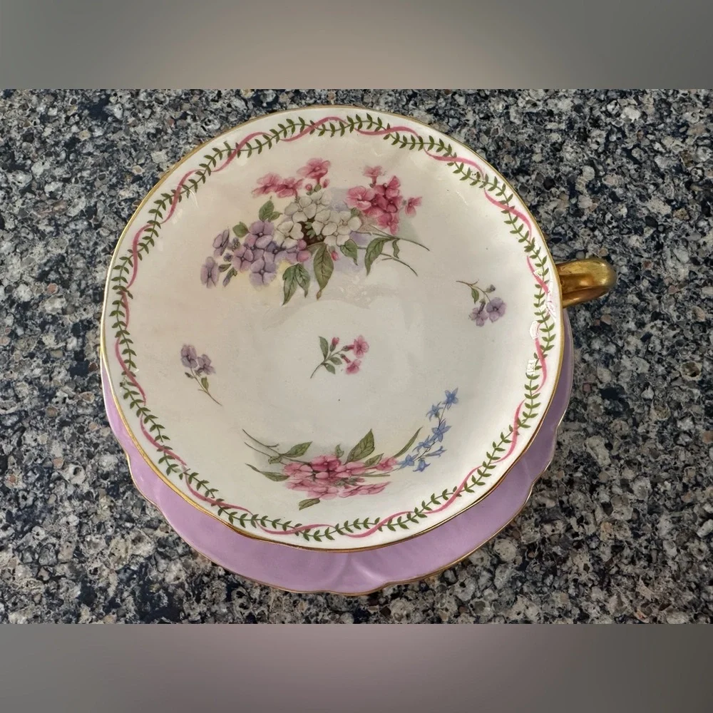 Shelley England‎ - Lavender and Gold Teacup and Saucer